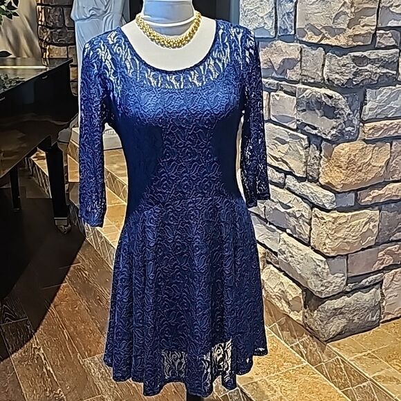 fishbowl Dresses & Skirts - Navy lace dress fully lined zipper in back by Fishbowl size medium